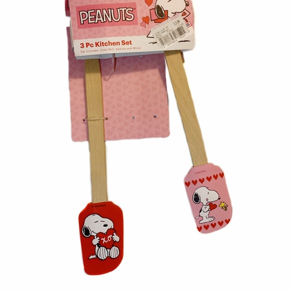 4/$15 🌻 NWT 2022 Peanuts Snoopy Valentines Spatula Set of 2 Pink Red Wood - Picture 1 of 6